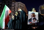 تجمع مردم داغدار تهران در مقابل دانشگاه تهران