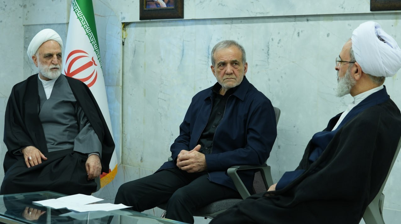 مسعود بزشكيان , الإمام الخامنئي , 