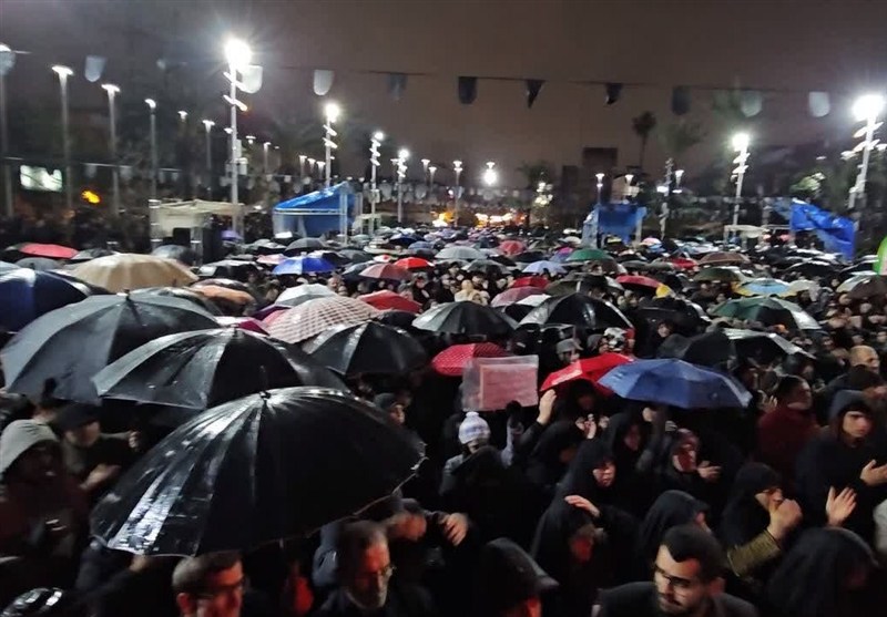 پیمان ناگسستنی زیر بارانِ رشت؛ تاکید مردم بر تداوم راه رهبرِ شهید
