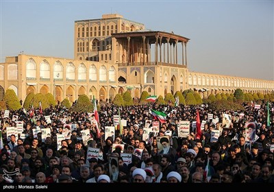 Митинг скорбящих по погибшему Верховному лидеру Ирана в Исфахане