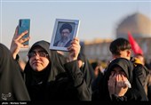 Митинг скорбящих по погибшему Верховному лидеру Ирана в Исфахане