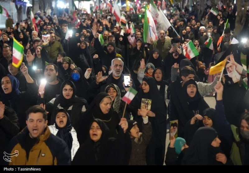 تجمع چندده هزار نفری مردم یاسوج در سوگ امام امت