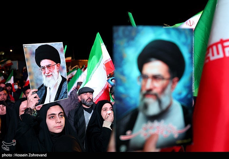 إيران في الساحات: حشود مليونية تجدد البيعة للإمام الشهيد وتتوعد بالرد