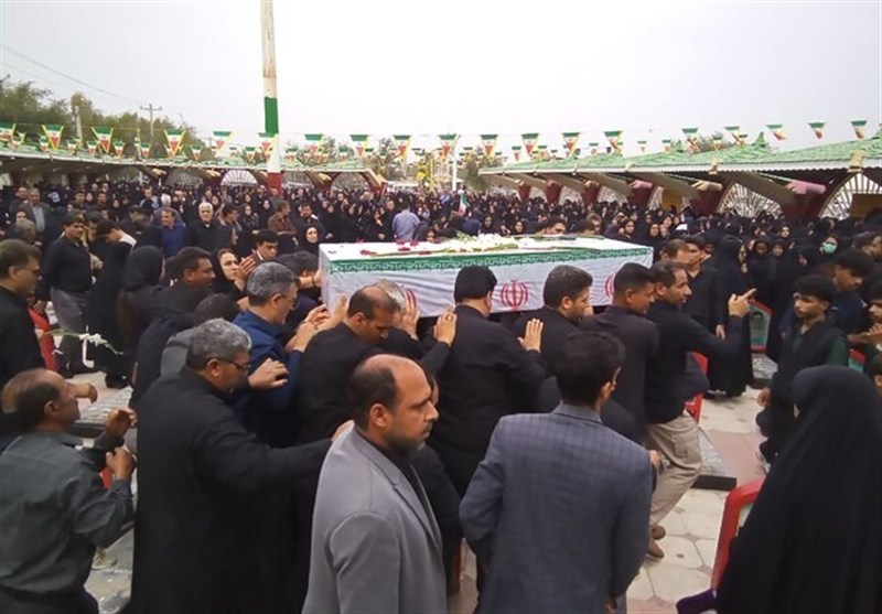 تشییع باشکوه پیکر معلم شهید دبستان «شجره طیبه» میناب در جیرفت