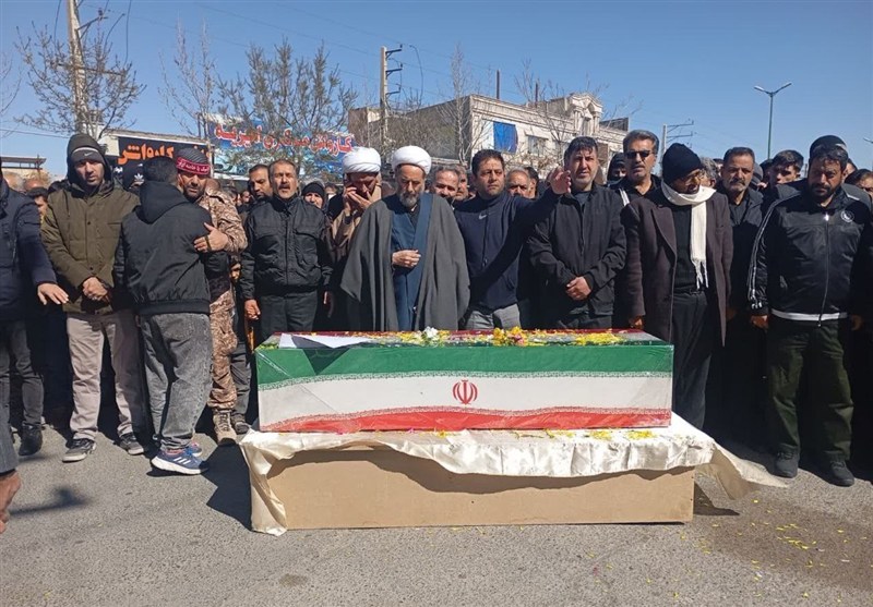 تشییع پیکر شهید محمد علی‌نسب در شهریار با حضور گسترده مردم