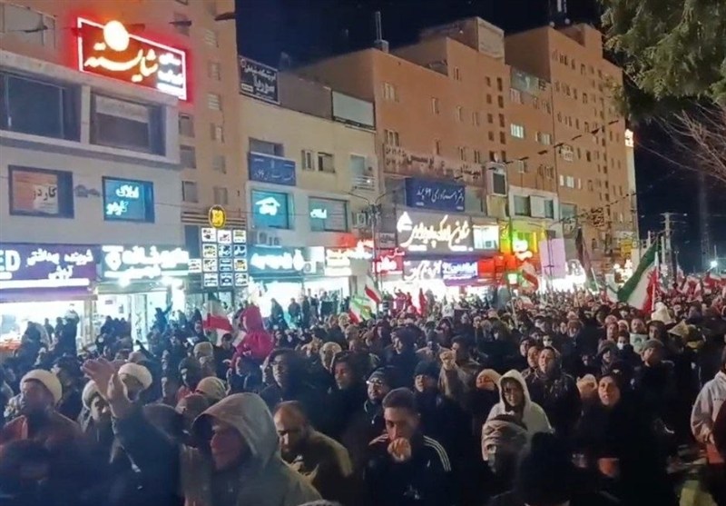 راهپیمایی باشکوه مردم پرند در سوگ رهبر+فیلم