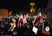 🖼 #گزارش_تصویری | حماسه آفرینی مردم مقتدر قزوین برای سومین شب متوالی در خیابان‌های شهر ‌ 📱رسانه با