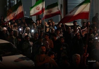 تجمع خروشان مردم عزادار عسلویه در سومین شب شهادت رهبر عظیم‌الشان