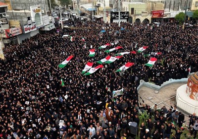 Аэрофотоснимки участия жителей города Минаб в церемонии прощания с телами девочек-школьниц, погибших в Иране