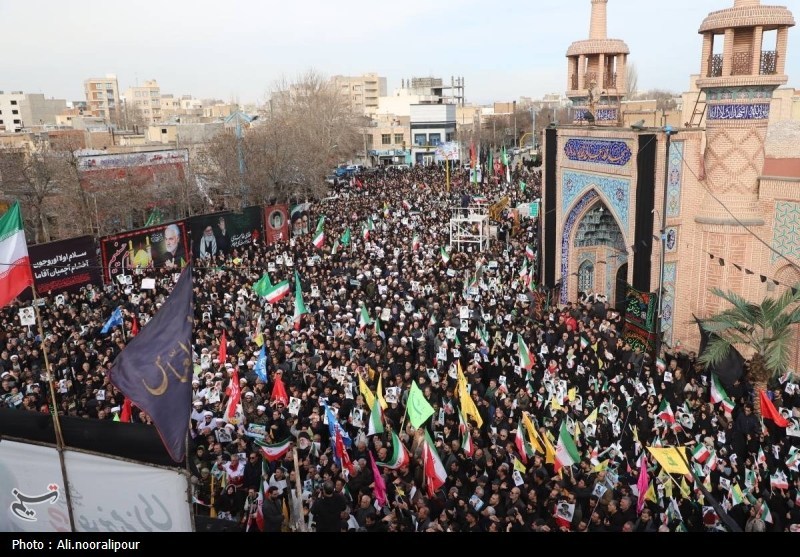 میدان عالی قاپو اردبیل میعادگاه عاشقان رهبر شهید