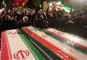 وداع باشکوه مردم کاشان با شهدای اقتدار جنگ رمضان+فیلم