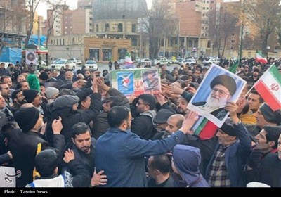 پیکر مطهر شهید حمید انصاری با حضور باشکوه مردم در شهرکرد تشییع شد