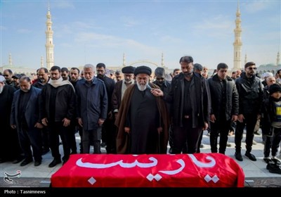 تشییع پیکر همسر شهید ابومهدی المهندس در مسجد جمکران+ عکس