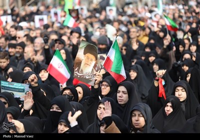 تشییع پیکر مطهر 2 شهید مدافع وطن در بندرلنگه+فیلم