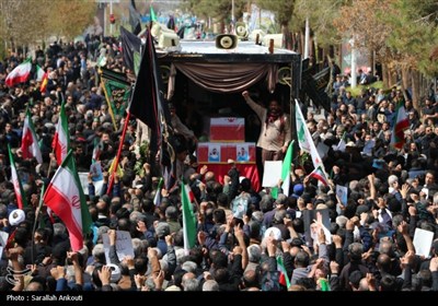 سیل خروشان مردم کرمان در تشییع شهدای اقتدار