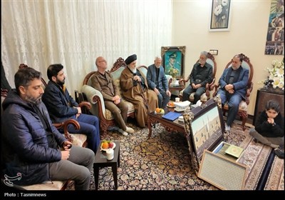 امام خمینی(ره) و رهبر شهید مسیر حرکت جامعه را ترسیم کرده‌اند