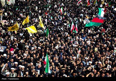 مردم راه امام خامنه‌ای را ادامه می‌دهند