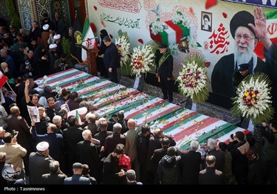 بدرقه پیکر مطهر 13 شهید در قم