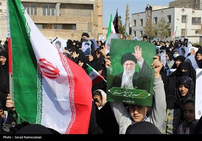 اجتماع گسترده عاشقان امام شهید انقلاب در خیابان‌های بندرعباس