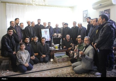 دیدار اصحاب رسانه قم با خانواده شهید سپهبد موسوی؛روایت ایثار و فداکاری