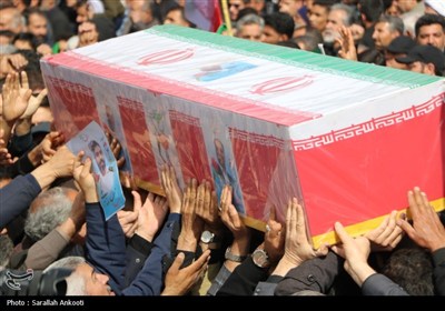 پیکر شهید کاظمی، سرباز فراجا در بهارستان تشییع شد