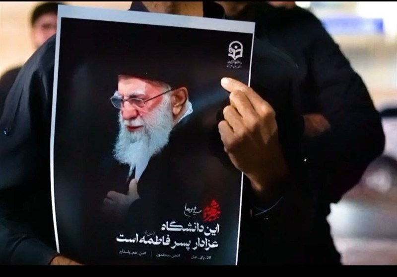 رجزخوانی انگلیسی دختر زاهدانی؛ تا آخر ایستاده‌ایم مثل کوه