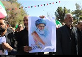 حضور پرشور مردم کرمان در راهپیمایی پس از اقامه نماز جمعه