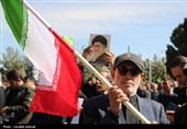 حضور پرشور مردم کرمان در راهپیمایی پس از اقامه نماز جمعه