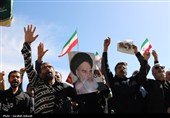 حضور پرشور مردم کرمان در راهپیمایی پس از اقامه نماز جمعه