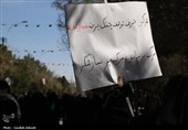 حضور پرشور مردم کرمان در راهپیمایی پس از اقامه نماز جمعه