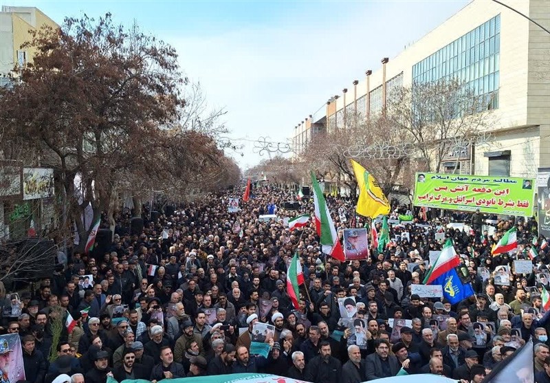 خروش مردم تبریز پس از نماز جمعه در محکومیت جنایات آمریکایی‌صهیونیستی