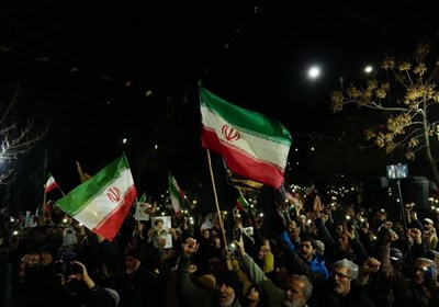 تجمع غرورآفرین مردم شهر اندیشه در سوگ رهبر شهید انقلاب+فیلم