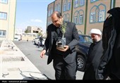 کاشت درخت در حوزه علمیه به یاد رهبر شهید
