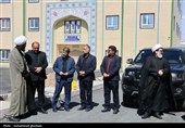 کاشت درخت در حوزه علمیه به یاد رهبر شهید