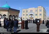کاشت درخت در حوزه علمیه به یاد رهبر شهید
