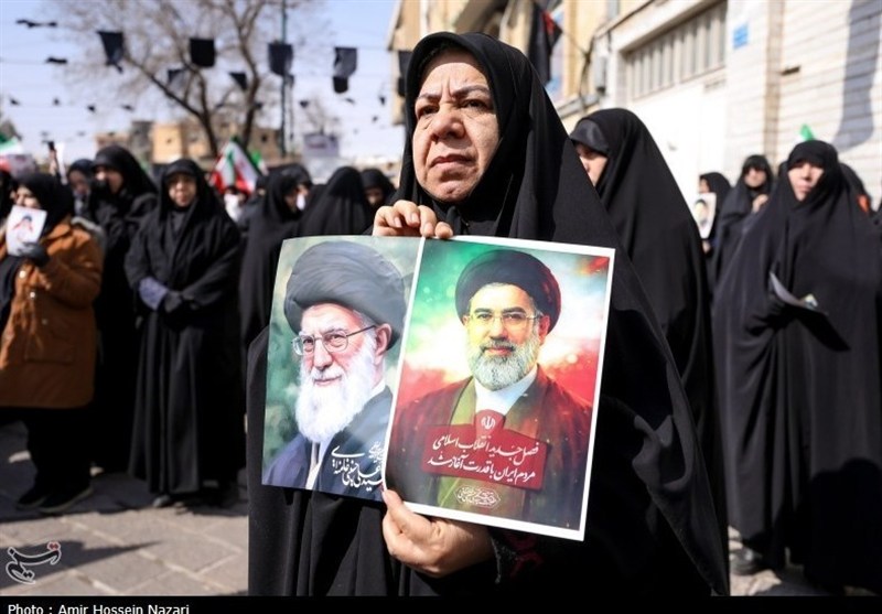 Iranians Pledge Allegiance to New Leader of Islamic Revolution Ayatollah Mojtaba Khamenei