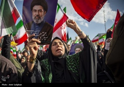 بیعت حماسی مردم یزد با سومین رهبر انقلاب