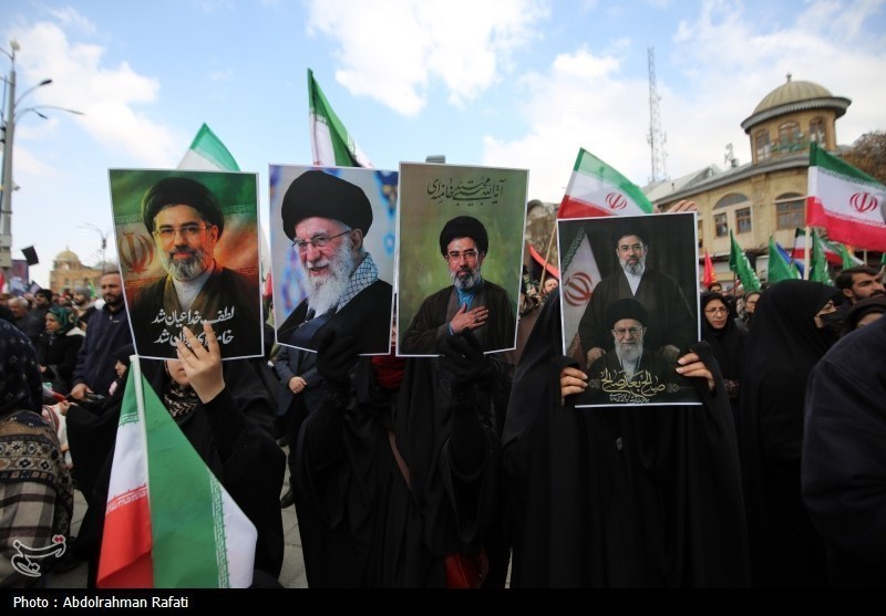 بیعت مردم همدان با رهبر انقلاب همزمان با سراسر کشور