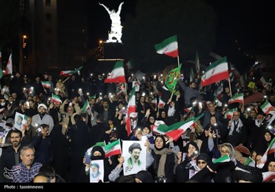 تجمع مردم کردستان برای اعلام بیعت با سومین رهبر انقلاب