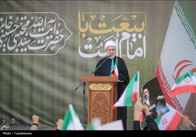 آیت‌الله اراکی: بیعت با رهبر معظم انقلاب بیعت با امام زمان(عج) است