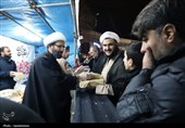 خدمت‌رسانی و پذیرایی از مردم در تجمع بیعت با رهبر انقلاب