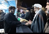 خدمت‌رسانی و پذیرایی از مردم در تجمع بیعت با رهبر انقلاب