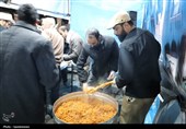 خدمت‌رسانی و پذیرایی از مردم در تجمع بیعت با رهبر انقلاب