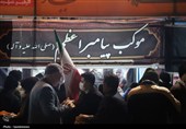 خدمت‌رسانی و پذیرایی از مردم در تجمع بیعت با رهبر انقلاب