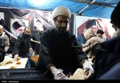 خدمت‌رسانی و پذیرایی از مردم در تجمع بیعت با رهبر انقلاب