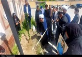 غرس نهال به یاد شهدای جنگ رمضان در کهگیلویه + تصاویر