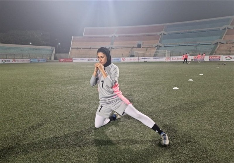 Defying Foreign Pressure, Female Footballer Returns to Iran’s Embrace