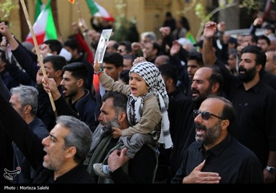 Hundreds of Thousands Gather in Tehran for Funeral Procession of War Heroes
