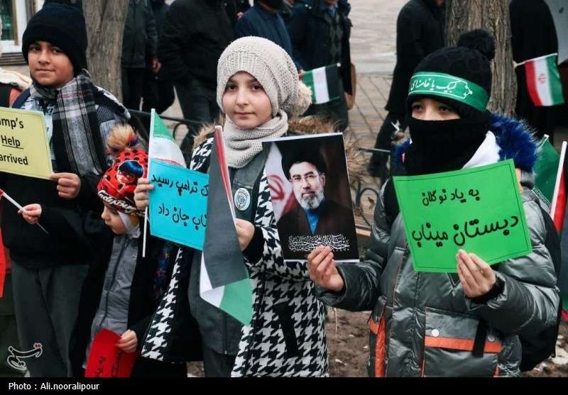 دانش آموزان اردبیلی به یاد شهدای میناب آمدند گزارش تصویری حضور آیت‌الله سید حسن عاملی در راهپیمایی