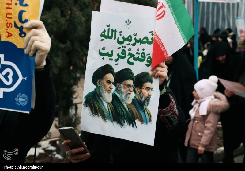 دانش آموزان اردبیلی به یاد شهدای میناب آمدند گزارش تصویری حضور آیت‌الله سید حسن عاملی در راهپیمایی